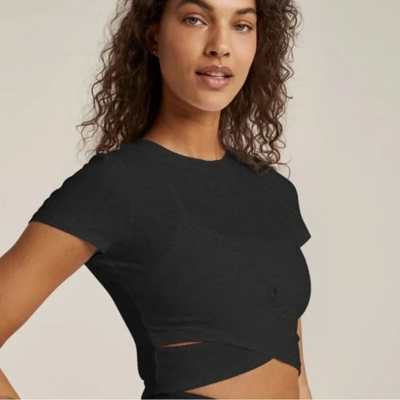 Beyond Yoga Featherweight Under Over Crop Tee - Picture 7 of 8
